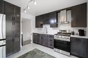 17 Windgate Ct, Streamwood, IL 60107 - Photo 3