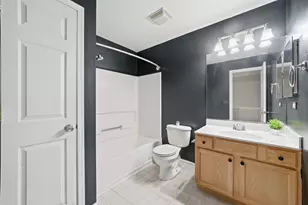 184 Stockton Dr, Grayslake, IL 60030 - Photo 15