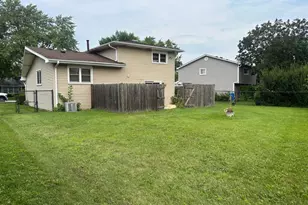 337 Hazel Dr, Schaumburg, IL 60193 - Photo 11