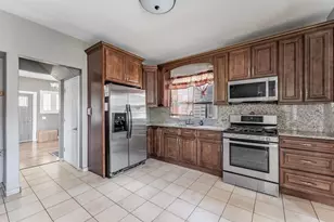 228 Richards St, Joliet, IL 60433 - Photo 11