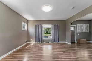 228 Richards St, Joliet, IL 60433 - Photo 5