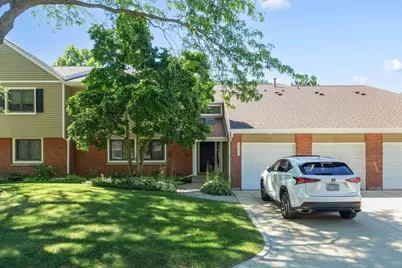 995 S Pinetree Circle #995, Buffalo Grove, IL 60089 - Photo 1