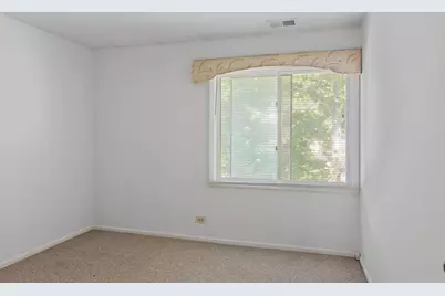 995 S Pinetree Circle #995, Buffalo Grove, IL 60089 - Photo 9