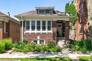 4832 N Tripp Ave, Chicago, IL 60630 - Photo 1