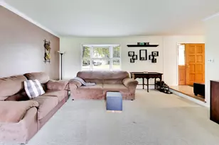 320 Yorkshire Dr, Mundelein, IL 60060 - Photo 3