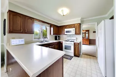 320 Yorkshire Drive, Mundelein, IL 60060 - Photo 5