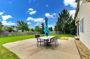 320 Yorkshire Dr, Mundelein, IL 60060 - Photo 17