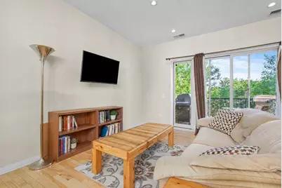 1112 W Washburne Avenue #301, Chicago, IL 60608 - Photo 7