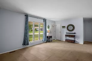 1217 Nippert Dr, Streamwood, IL 60107 - Photo 5