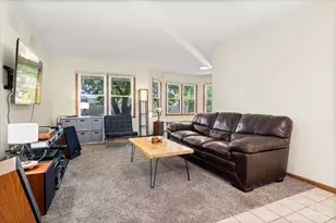1 Fallcreek Cir, Montgomery, IL 60538 - Photo 5