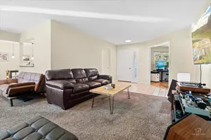 1 Fallcreek Cir, Montgomery, IL 60538 - Photo 7