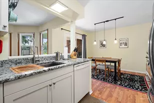 1 Fallcreek Cir, Montgomery, IL 60538 - Photo 3