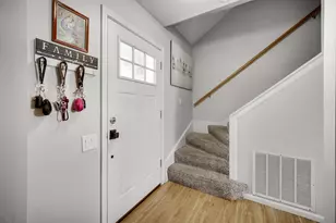 830 Indian Wells Cir, Elgin, IL 60123 - Photo 5