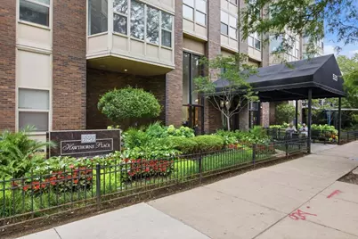 525 W Hawthorne Place #1002, Chicago, IL 60657 - Photo 3