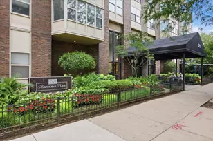 525 W Hawthorne Pl, Chicago, IL 60657 - Photo 3