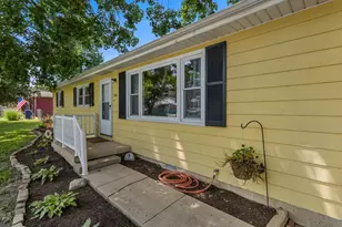 304 S McKinley St, Mansfield, IL 61854 - Photo 3