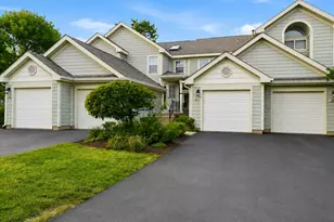 184 W Hamilton Dr, Palatine, IL 60067 - Photo 1