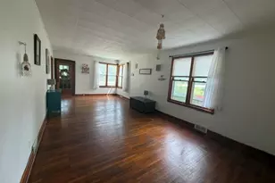 418 W Santa Fe Ave, Toluca, IL 61369 - Photo 3