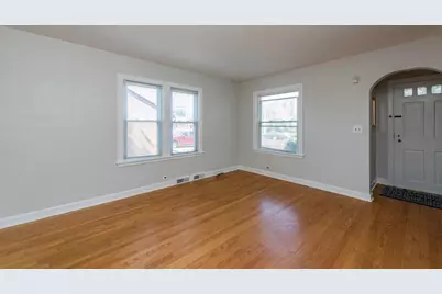 516 S Victory Street, Waukegan, IL 60085 - Photo 5