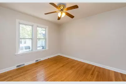 516 S Victory Street, Waukegan, IL 60085 - Photo 17