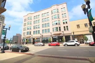 25 S Grove Ave, Elgin, IL 60120 - Photo 1