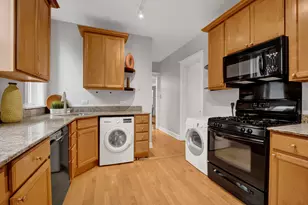 1915 W Montrose Ave, Chicago, IL 60613 - Photo 13