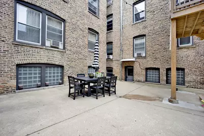 1915 W Montrose Avenue #2, Chicago, IL 60613 - Photo 29