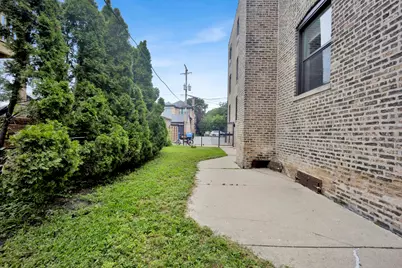 1915 W Montrose Avenue #2, Chicago, IL 60613 - Photo 31