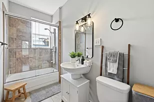 2121 N St Louis Ave, Chicago, IL 60647 - Photo 11
