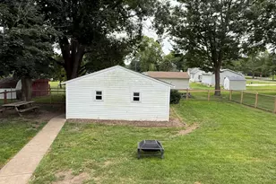 229 W Farnham St, Sheffield, IL 61361 - Photo 5