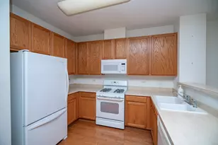 2202 Claremont Ln, Lake in the Hills, IL 60156 - Photo 9