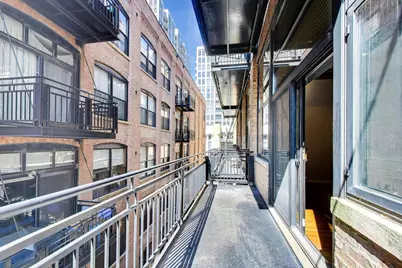 525 W Superior Street #428, Chicago, IL 60654 - Photo 3