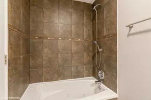 8842 Dee Rd, Des Plaines, IL 60016 - Photo 19