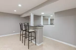 8842 Dee Rd, Des Plaines, IL 60016 - Photo 25