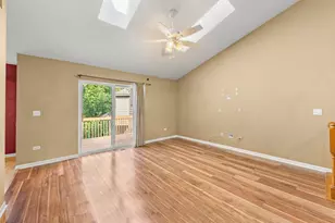 2034 Jeffrey Ct, Elgin, IL 60123 - Photo 7