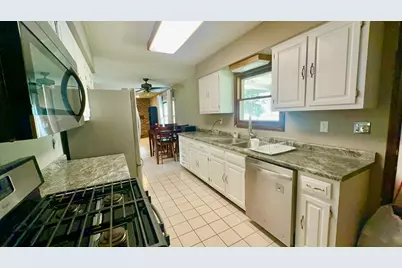 128 Laurie Lane, Oswego, IL 60543 - Photo 9