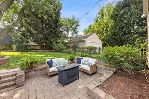 810 N Summit St, Wheaton, IL 60187 - Photo 19