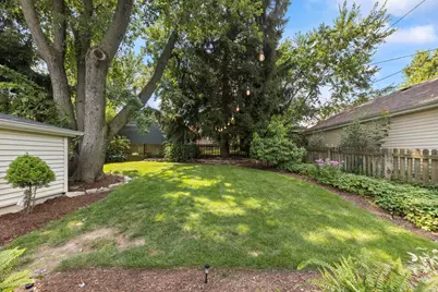 810 N Summit Street, Wheaton, IL 60187 - Photo 29