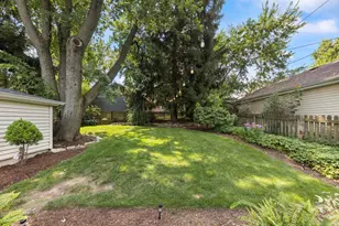 810 N Summit St, Wheaton, IL 60187 - Photo 29