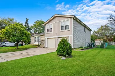 304 Sutherland Lane, Bloomingdale, IL 60108 - Photo 1