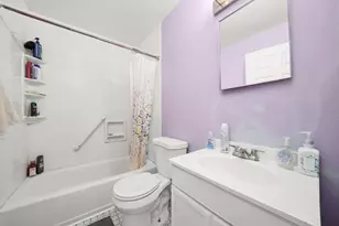 304 Sutherland Ln, Bloomingdale, IL 60108 - Photo 5