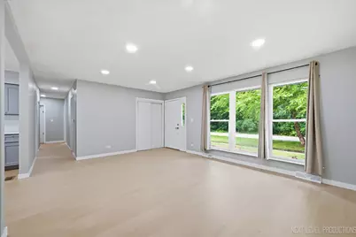 557 Willard Avenue, Elgin, IL 60120 - Photo 9