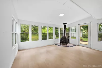 557 Willard Avenue, Elgin, IL 60120 - Photo 15