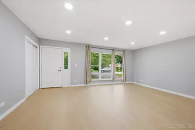 557 Willard Avenue, Elgin, IL 60120 - Photo 7