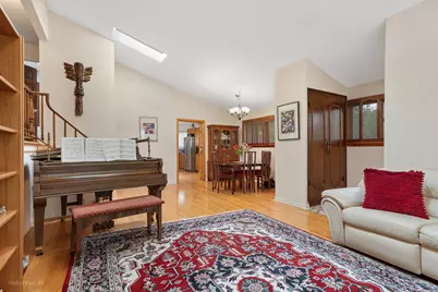 9431 Karlov Avenue, Skokie, IL 60076 - Photo 5