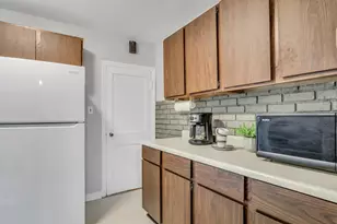 9673 W Logan Ct, Zion, IL 60099 - Photo 9