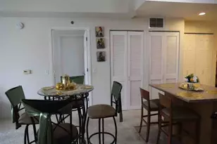 2335 W Belle Plaine Ave, Chicago, IL 60618 - Photo 17