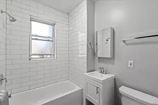 2520 W Belle Plaine Ave, Chicago, IL 60618 - Photo 9