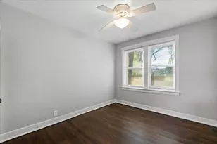 2520 W Belle Plaine Ave, Chicago, IL 60618 - Photo 5