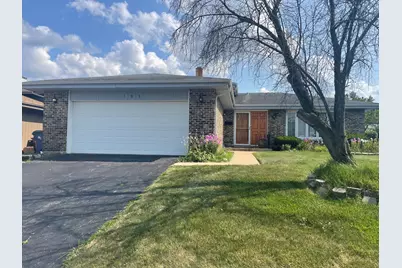 181 E Schubert Avenue, Glendale Heights, IL 60139 - Photo 1